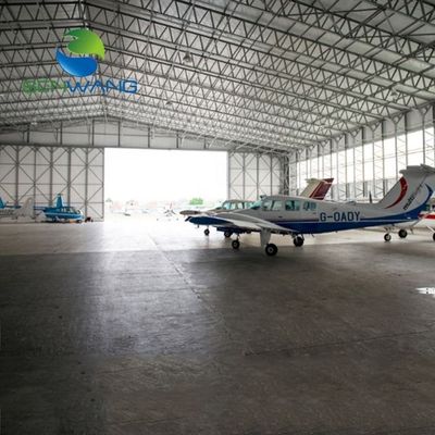 スチールフレーム航空機ハンガーは,様々な航空施設のための大きなクリアスパンスペースと柔軟な設計オプションを提供しています