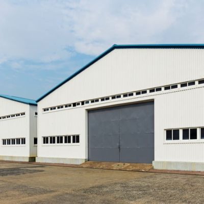 カスタマイズされた鋼鉄工学ビル 溶接H鋼柱とガルバン化または塗装された表面