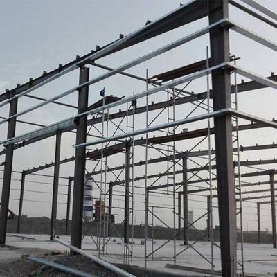 炭素製製製鋼の建物 鋼筋枠の表面をガルバン化または塗装し,サンドイッチパネル屋根
