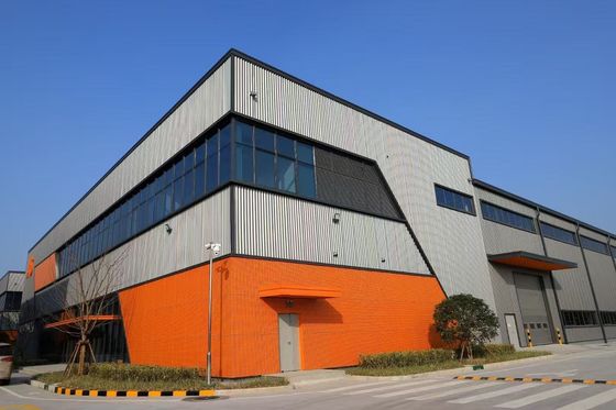 工業倉庫 急速な設置とスライドドアまたはローリングドアを持つ製鉄鋼構造の建物