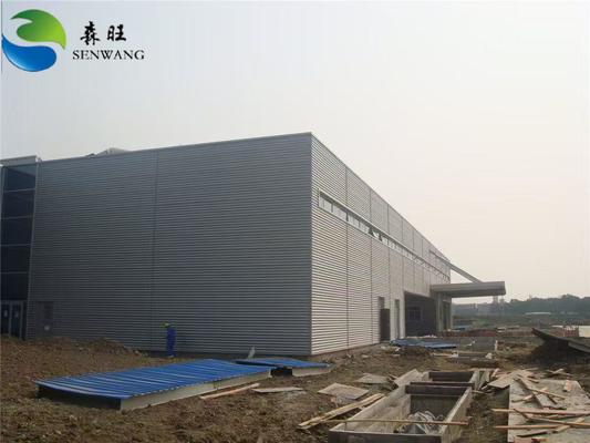 EPSサンドイッチパネルとエンジニアの現場設置