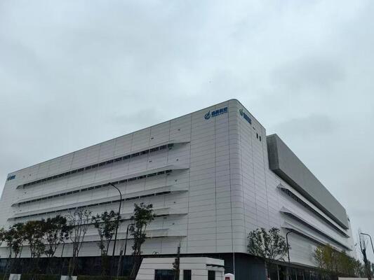 耐震性7~9級グレード鉄骨構造倉庫、堅牢なH型鋼ビームとアルミニウム合金二重ガラス窓付き